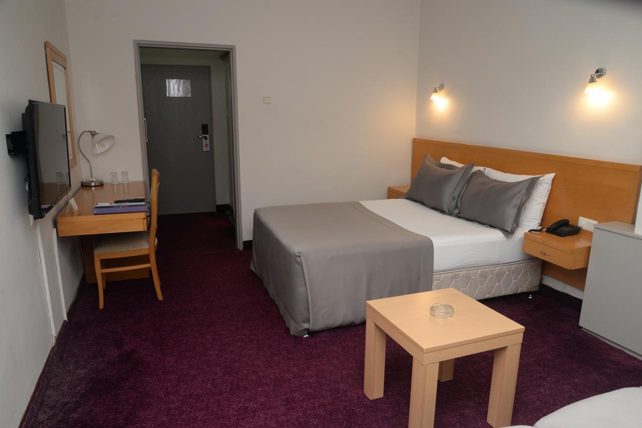 Mustafakemalpaşa Hande Hotel מראה חיצוני תמונה
